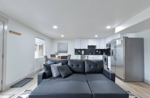 Saratoga Springs Apartment | Modern LUXE Retreat w/Firepit & Private Backyard- 2Bed/1Bath