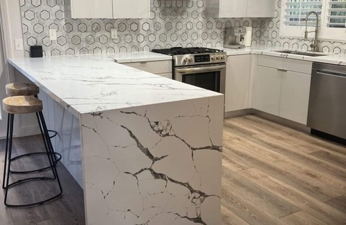 Valencia House | Modern Luxe Retreat !