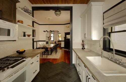 Dixon Park House | Modern Luxe Sophistication Near Forsyth Park