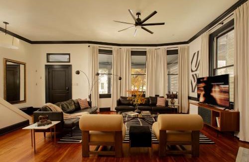 Dixon Park House | Modern Luxe Sophistication Near Forsyth Park