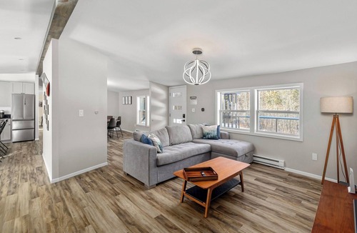 Newport House | Modern Luxe: Starlink, Heated Floors, EV Charging