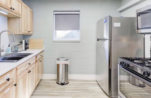 Downtown Memphis Apartment | Modern Luxe Studio + Free Gated Parking + King Bed