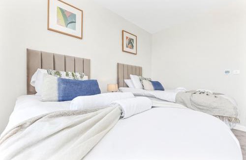 Springfield Apartment | Modern Luxurious 3BR Flat with Lovely Views