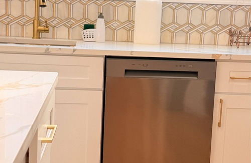 South Philadelphia House | Modern Luxurious 4BR Home, 3.5BA, Backyard-Oasis