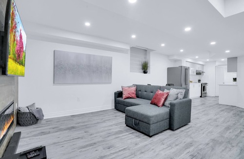 Caledon House | Modern Luxurious~6BR~4WR~House