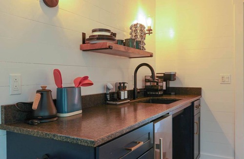 Freeport Cabin | Modern, Luxurious, Cabin in the Woods - 05