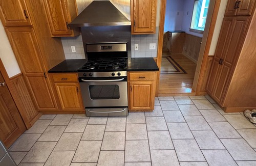 Northampton Apartment | Modern Luxurious Downtown Apartment with Full Kitchen & 4 Full Bath & Office.