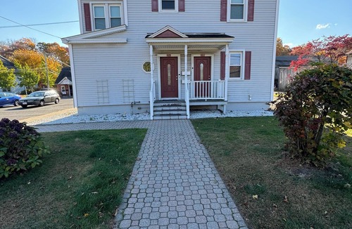 Northampton Apartment | Modern Luxurious Downtown Apartment with Full Kitchen & 4 Full Bath & Office.