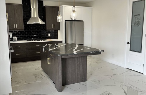Boblo Island House | Modern Luxurious Getaway - minutes to riverfront, wineries, golf clubs