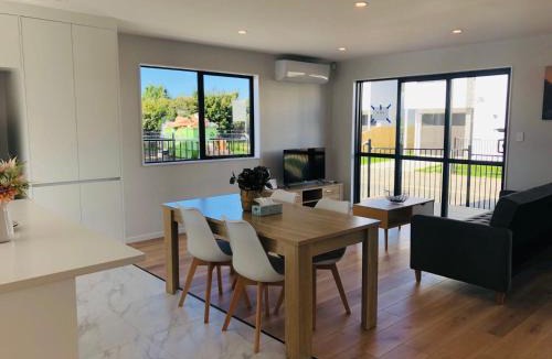 Manurewa Villa | Modern & Luxurious Home 3