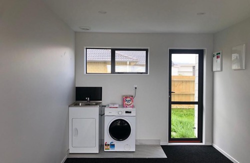 Manurewa Villa | Modern & Luxurious Home 6