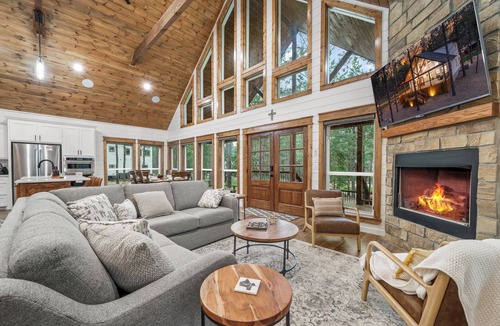 Broken Bow Cabin | Modern Luxurious Rustic Cabin that promises an unforgettable escape into nature!