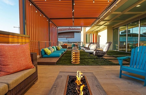 Sobro House | Modern Luxurious Stay! 3 Roomy Suites, Pool, Pet-Friendly, Johnny Cash Museum