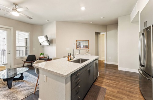 Grogan's Mill Apartment | Modern Luxury 1BR, Fully Furnished-Right by Hospitals