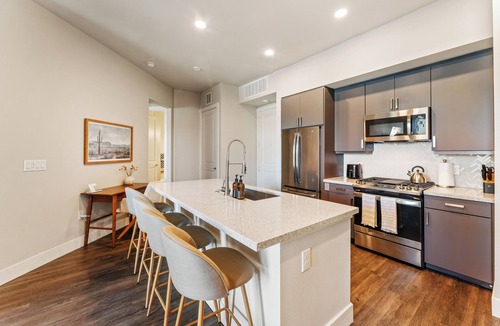 Grogan's Mill Apartment | Modern Luxury 1BR, Fully Furnished-Right by Hospitals