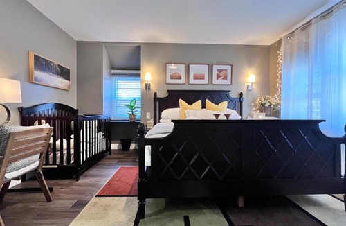 Cedar Park Apartment | Modern/Luxury 2 bdrm- KING Bed- University City