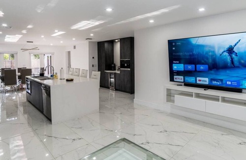 Fort Lauderdale House | Modern Luxury, 2 Mi From Beach!