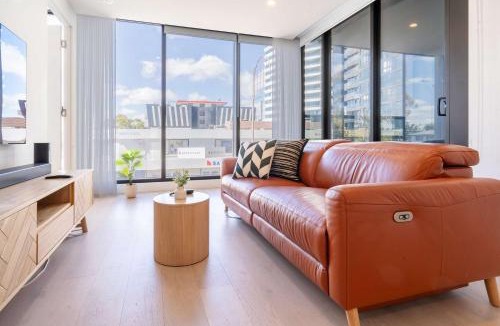 Glen Waverley Apartment | Modern Luxury 2B2B Sky Garden SmartTV