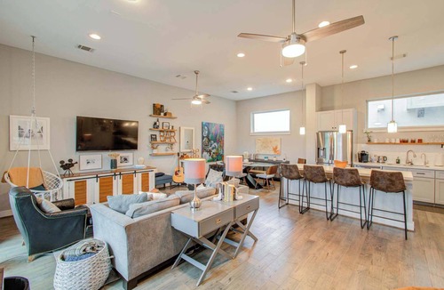 Washington Ave./ Memorial Park House | Modern Luxury 3-BD, Mins to DT w Rooftop