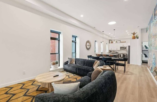 Riverside Apartment | Modern Luxury - 3 Bed in the Heart of Downtown!