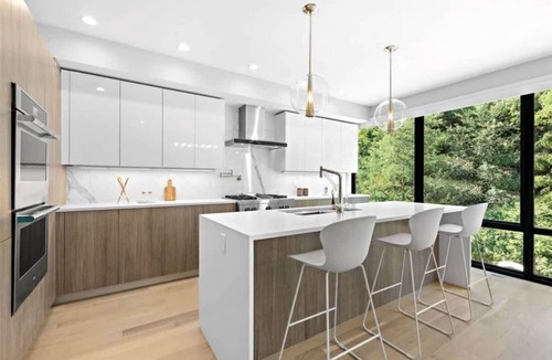 North Bergen Condo | Modern Luxury 4BR Townhome Den NYC Views