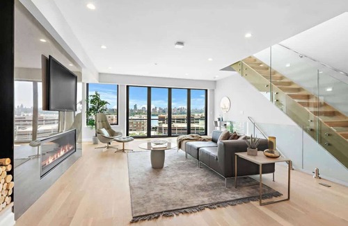 North Bergen Condo | Modern Luxury 4BR Townhome Den NYC Views