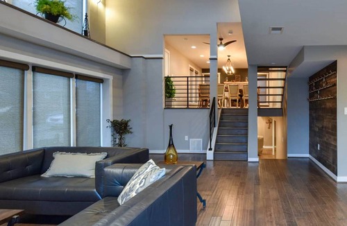 Pentagon City House | Modern Luxury 5 minutes to DC