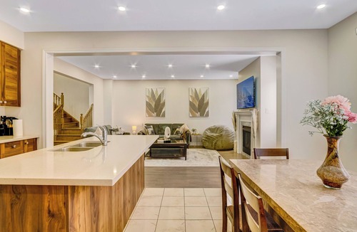 Caledon House | Modern Luxury 5 ⭐ Space in Caledon| Sleeps 8