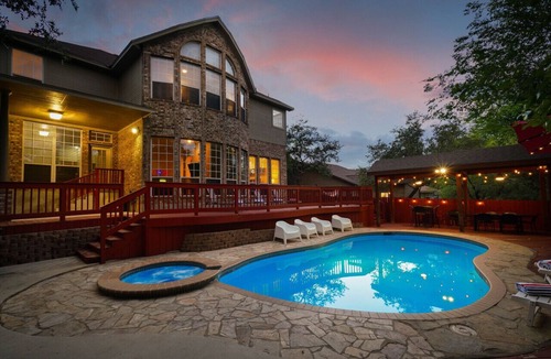 Vance Jackson House | Modern Luxury 5BR — Pool, Game Room, Prime San Antonio Spot