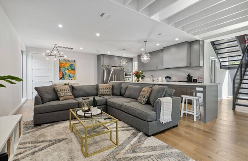Old East Dallas House | Modern Luxury 8 Bedroom/8 Bath Connected Duplex