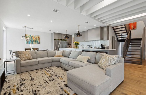 Old East Dallas House | Modern Luxury 8 Bedroom/8 Bath Connected Duplex