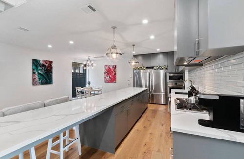Old East Dallas House | Modern Luxury 8 Bedroom/8 Bath Connected Duplex