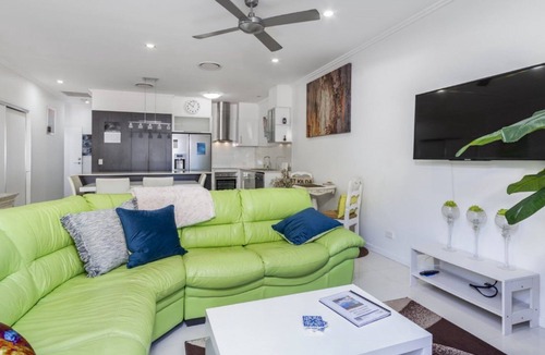 Bongaree Apartment | Modern Luxury Across from the Water