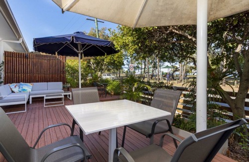 Bongaree Apartment | Modern Luxury Across from the Water