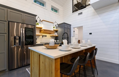 Broken Bow Cabin | Modern Luxury Cabin, Covered Patio, Hot Tub, Pet Friendly