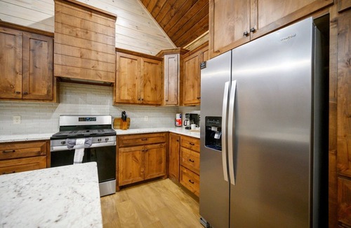 Pickens Cabin | Modern Luxury Cabin w/Private Pool, Hot Tub, Firepit & Game Loft – Sleeps 10 | Blue Horizon