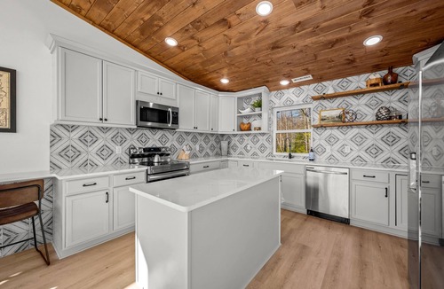 Pittman Center Cabin | Modern Luxury Cabin! Indoor Pool! Stunning Views! - Luxview Lodge