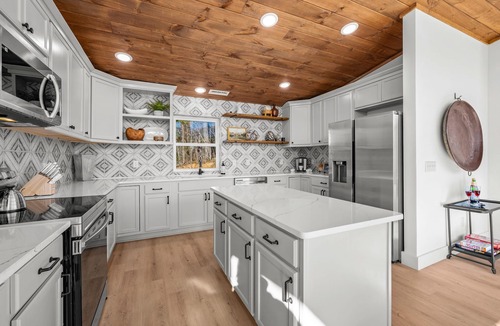 Pittman Center Cabin | Modern Luxury Cabin! Indoor Pool! Stunning Views! - Luxview Lodge