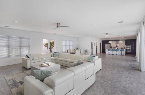 Hunt Club House | Modern Luxury Equestrian Villa w/Pool