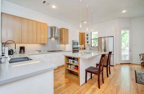 Hyde Park House | Modern Luxury Family Home in Montrose w/Parking!
