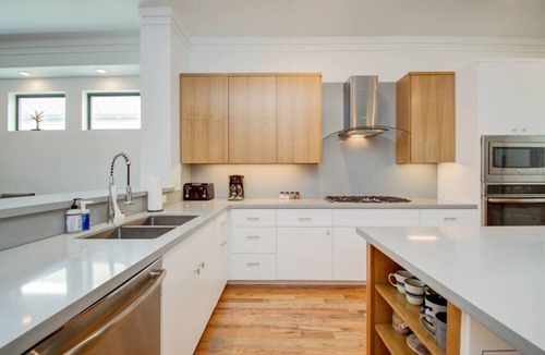Hyde Park House | Modern Luxury Family Home in Montrose w/Parking!