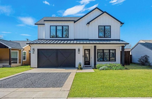 Dallas House | Modern Luxury Farmhouse Oasis w/Pool, Spa, Private Concierge, Meditation Room & Prime Location!