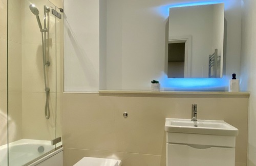 Sutton Central Apartment | Modern & Luxury Flat