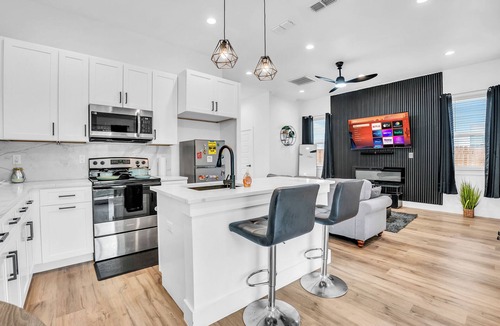 Cedar Crest House | Modern Luxury Home 10 Min to Downtown Spacious, Stylish & Immaculate