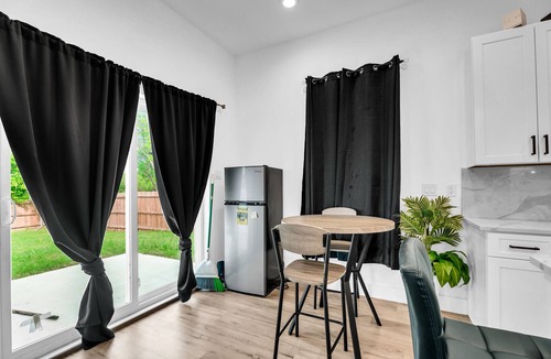 Cedar Crest House | Modern Luxury Home 10 Min to Downtown Spacious, Stylish & Immaculate
