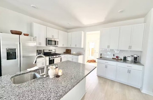 Del Valle House | Modern Luxury Home Close to AIRPORT/COTA/Downtown