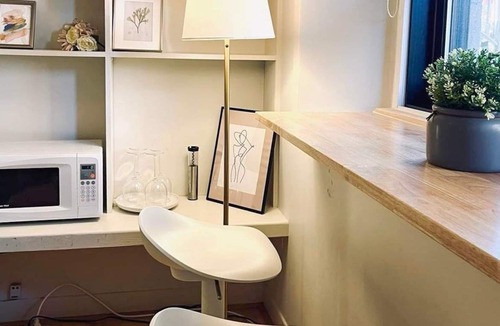 Westmount Cottage | Modern Luxury Home | Free PRIVATE Parking | near Downtown/Metro/Park