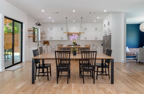 Richardson House | Modern Luxury Home on .5 Acres 30 Min. from FIFA WORLD CUP Stadium - sleeps 15!