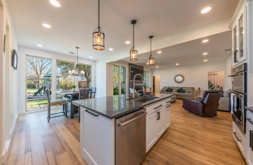 Hutto House | Modern luxury home - on 1/2 acre near Kalahari