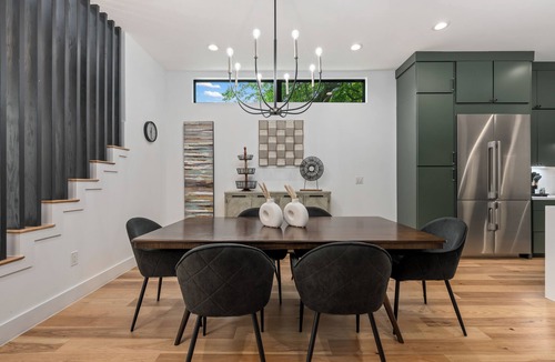 Dawson House | MODERN LUXURY HOME W/FABULOUS SHADED YARD! POOL! 5BR 4.5 BA HOME - SOCO & DT